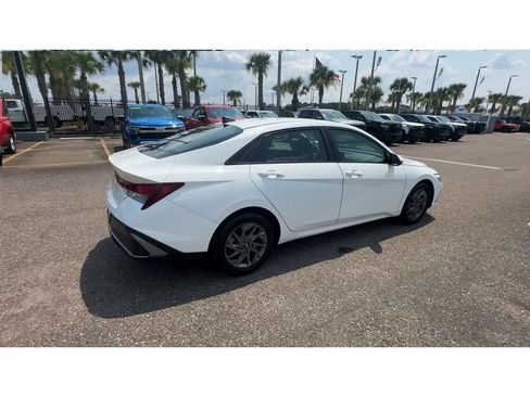 Used 2024 Hyundai Elantra SEL FWD image 2