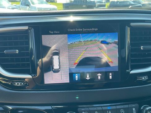 Used 2020 Chrysler Pacifica Touring-L w/ Advanced Safetytec Group AWD/4WD image 8
