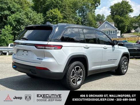 Used 2023 Jeep Grand Cherokee Trailhawk w/ Luxury Tech Group III AWD/4WD image 4