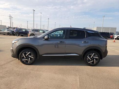 Certified 2025 Nissan Kicks SV image 8