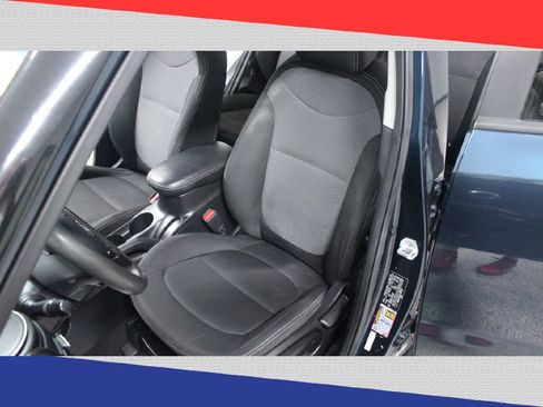 Used 2019 Kia Soul + image 12