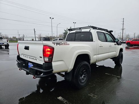 Used 2016 Toyota Tacoma TRD Off-Road image 6