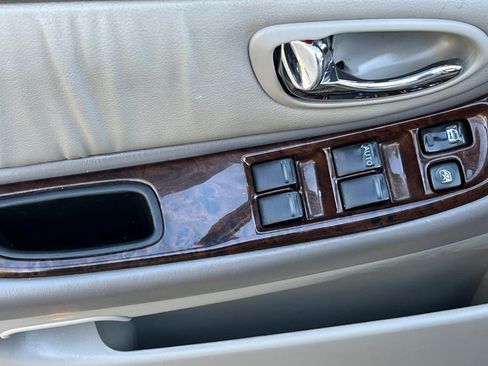 Used 2000 Nissan Maxima SE image 12