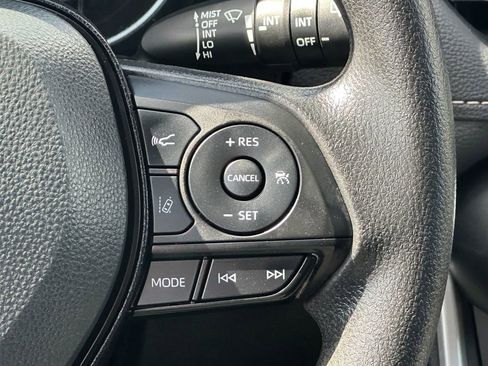 Used 2025 Toyota RAV4 XLE AWD/4WD image 21