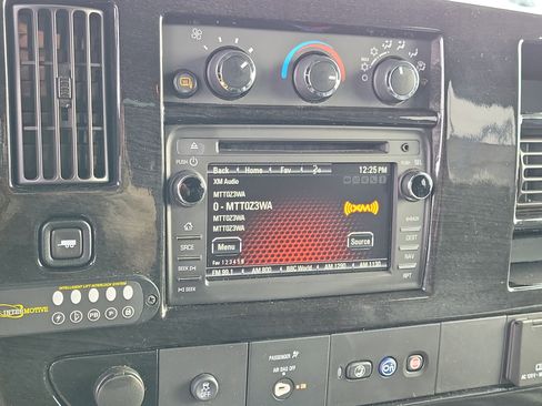 Used 2018 GMC Savana 2500 Extended w/ Enhanced Convenience Package image 26