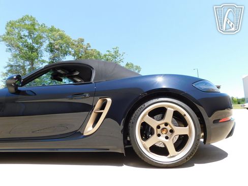 Used 2021 Porsche 718 Boxster image 16