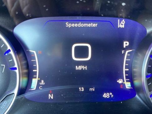 New 2026 Chrysler Pacifica Select image 5