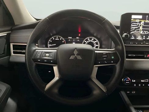 Used 2024 Mitsubishi Outlander SE FWD image 11