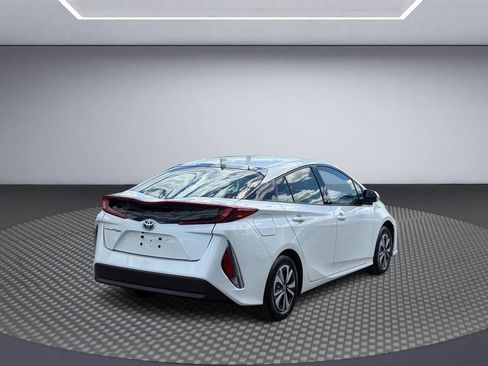 Used 2017 Toyota Prius Prime Plus w/ Carpet Mat Package FWD image 7
