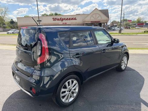 Used 2018 Kia Soul + FWD image 5