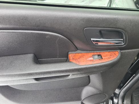 Used 2012 Chevrolet Avalanche LTZ image 25