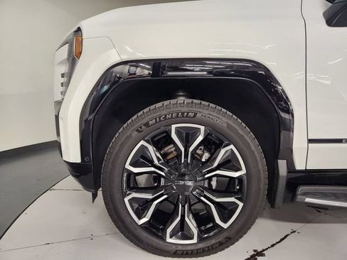 Used 2025 GMC Sierra EV Denali AWD/4WD image 11