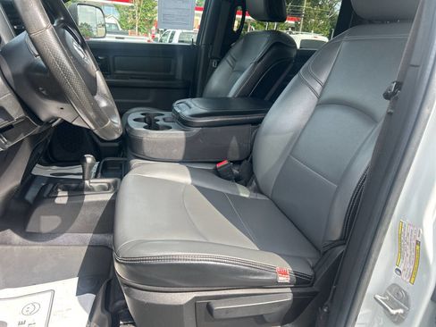 Used 2022 RAM 2500 Tradesman w/ Chrome Appearance Group image 11