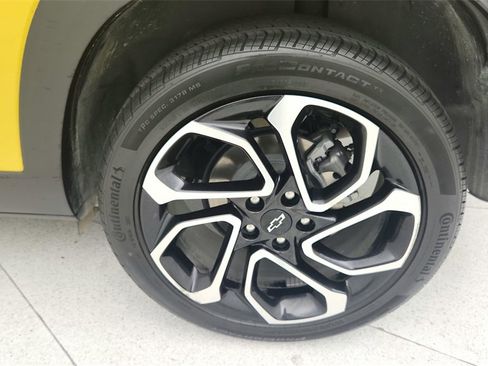 Certified 2024 Chevrolet Trax RS w/ Sunroof Package image 28