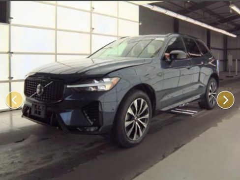 Used 2023 Volvo XC60 B5 Plus image 1