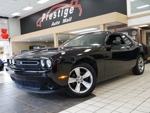 Used 2019 Dodge Challenger SXT image 19