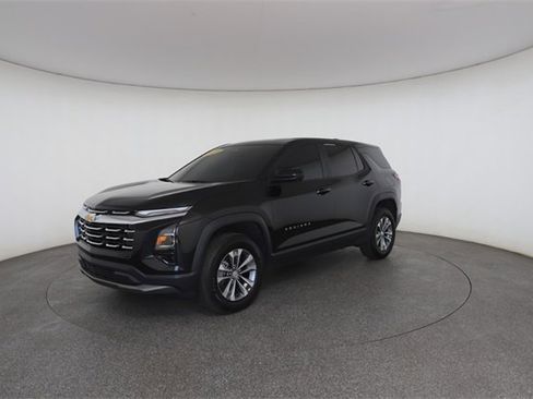 Used 2025 Chevrolet Equinox LT w/ Safety and Technology Package image 3