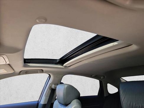 Used 2018 Honda Accord Touring image 16