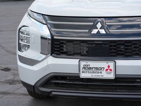 New 2026 Mitsubishi Outlander ES AWD/4WD image 9
