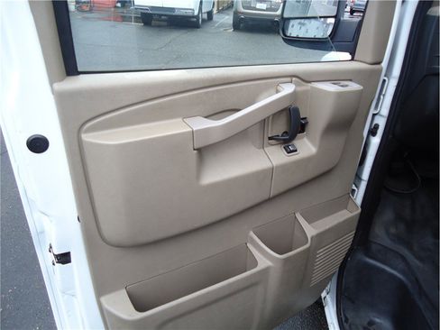 Used 2017 Chevrolet Express 2500 image 10