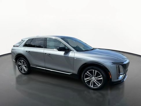 Certified 2024 Cadillac Lyriq Luxury AWD/4WD image 3