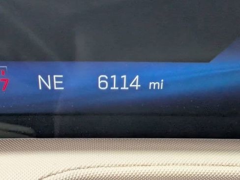 Used 2024 Cadillac XT4 Luxury w/ Cold Weather Package FWD image 13