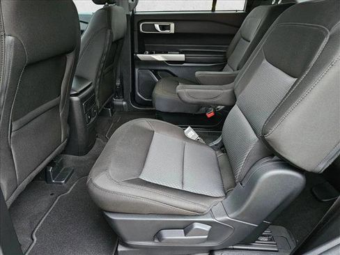 Certified 2024 Ford Explorer XLT RWD image 16