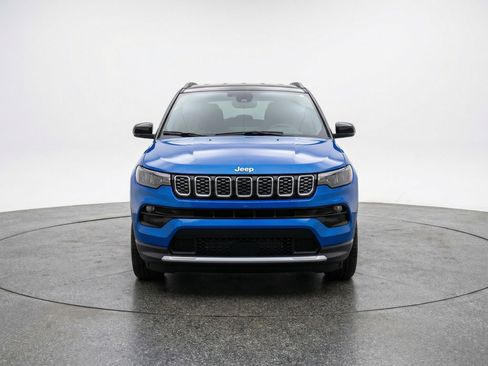 Used 2025 Jeep Compass Limited image 2