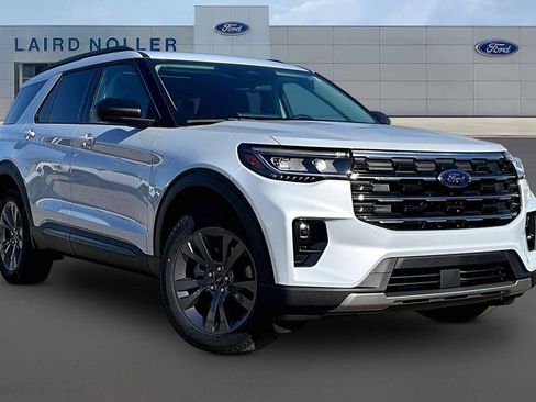 New 2026 Ford Explorer Active w/ Active Comfort Package image 2