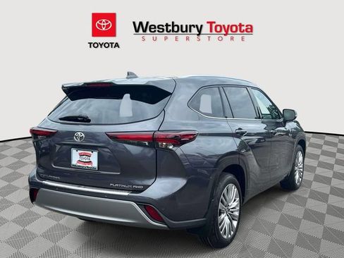 Certified 2024 Toyota Highlander Platinum AWD/4WD image 9