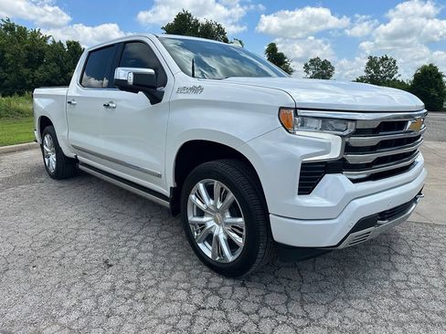 Used 2024 Chevrolet Silverado 1500 High Country AWD/4WD image 4