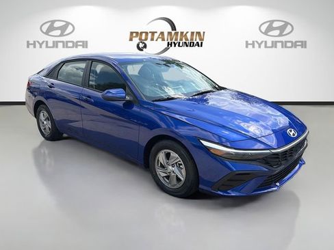 New 2026 Hyundai Elantra SE image 3