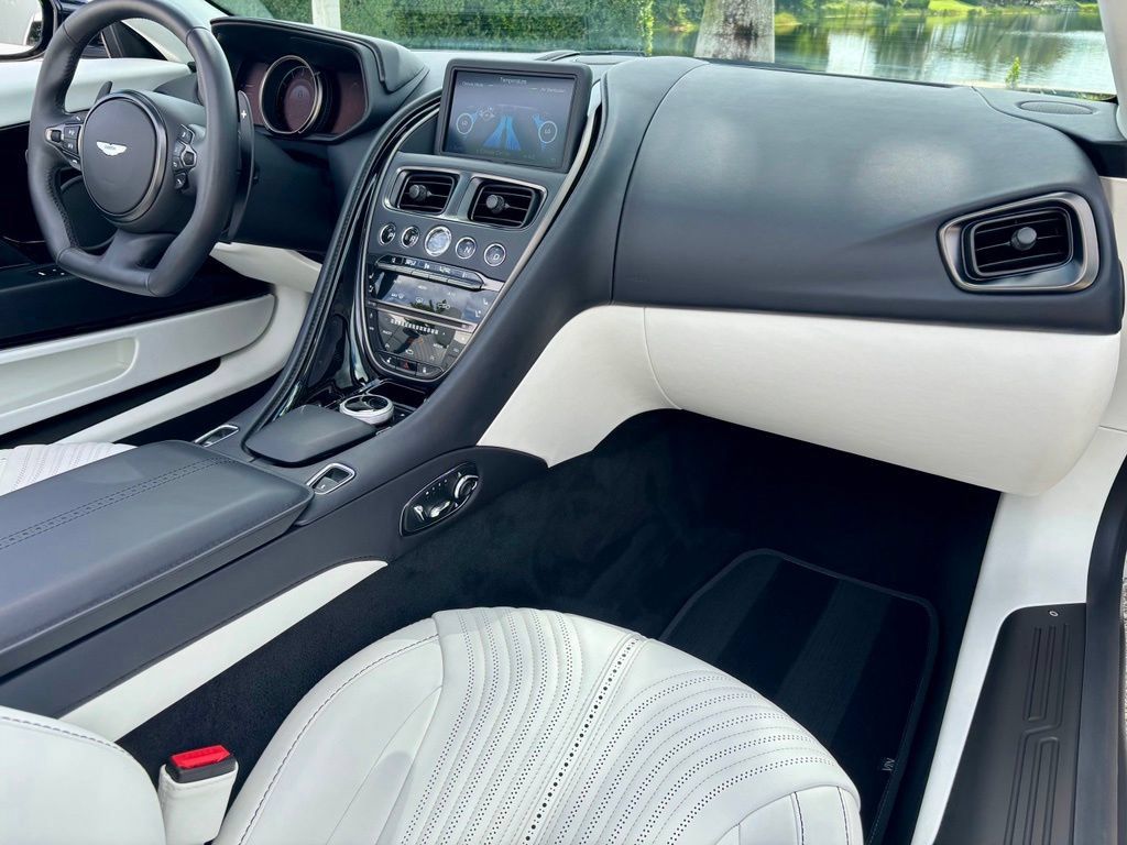 Used 2023 Aston Martin DB11 Volante RWD image 24