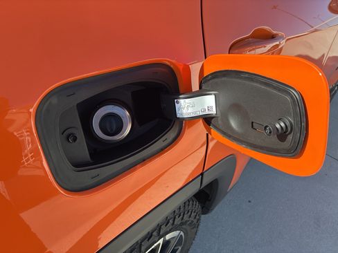 New 2026 Jeep Compass Trailhawk w/ Sun, Sound & Navigation Group image 23