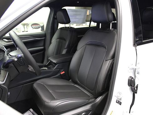 New 2026 Jeep Grand Cherokee L Limited w/ MOPAR Finishing Package AWD/4WD image 25