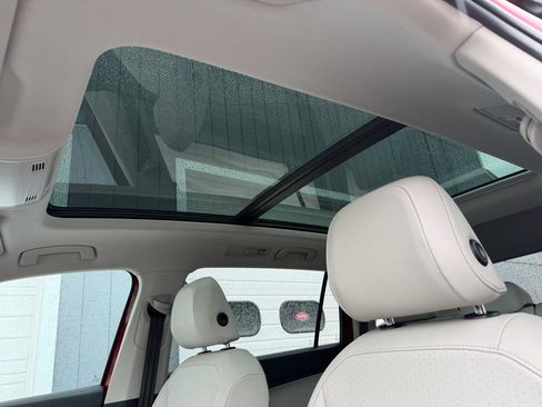 Used 2019 Volkswagen Tiguan SE w/ Panoramic Sunroof Package AWD/4WD image 8