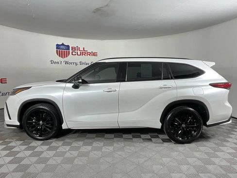 Used 2023 Toyota Highlander XSE AWD/4WD image 6