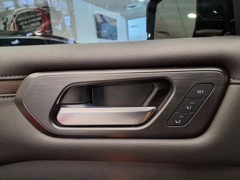 New 2025 Nissan Armada Platinum Reserve image 14