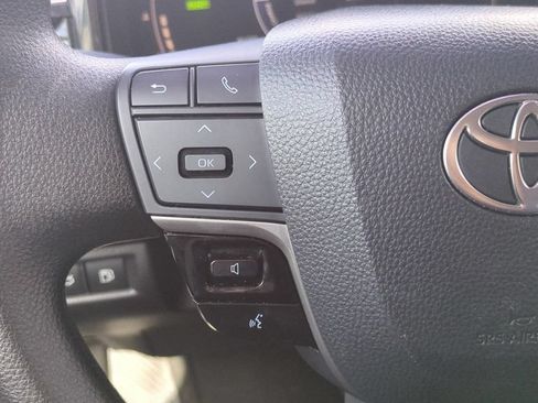 Used 2025 Toyota Camry LE FWD image 18