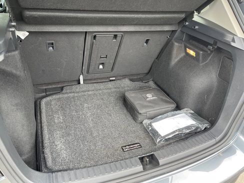Used 2023 Volkswagen Taos SE w/ Panoramic Sunroof Package FWD image 23