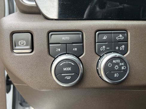 Used 2022 GMC Sierra 1500 SLT w/ SLT Convenience Package image 23