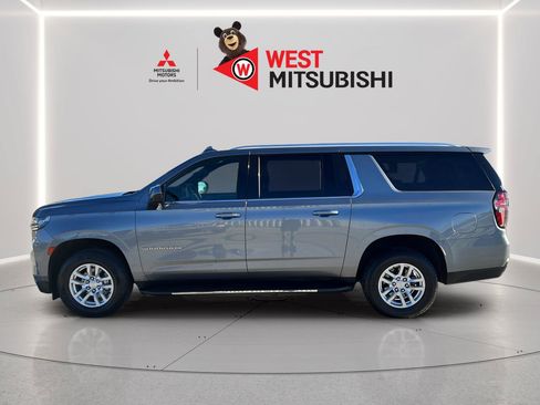 Used 2022 Chevrolet Suburban LT RWD image 3