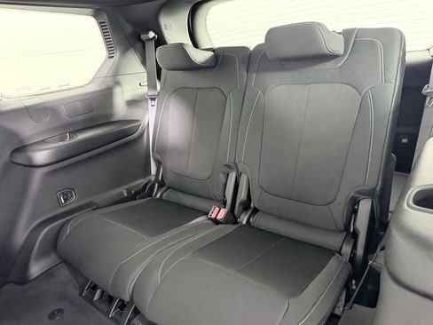 New 2026 Jeep Grand Cherokee L Laredo image 18