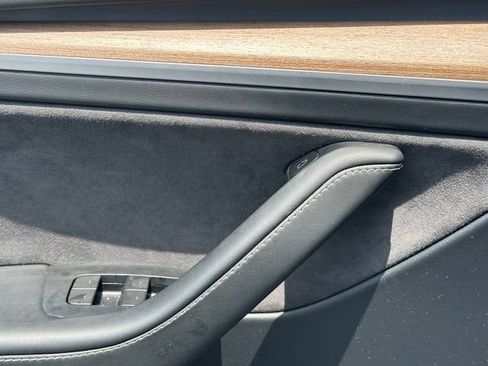 Used 2023 Tesla Model Y Long Range AWD/4WD image 27