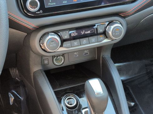 New 2025 Nissan Versa SR w/ Trunk Package FWD image 19