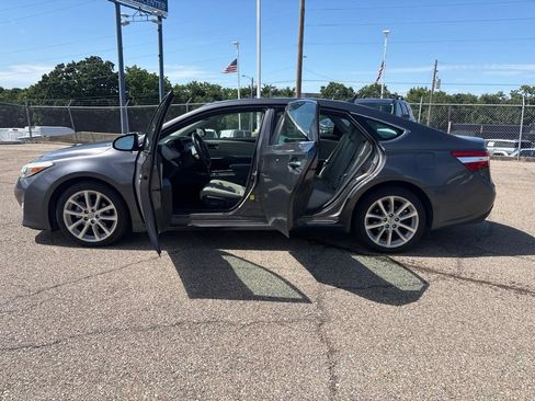 Used 2015 Toyota Avalon Limited FWD image 4