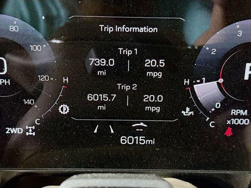 Used 2025 GMC Yukon Denali w/ Advanced Technology Package AWD/4WD image 12