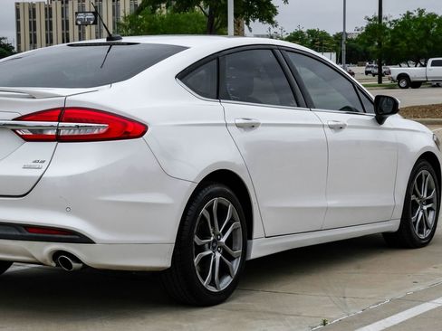 Used 2017 Ford Fusion SE w/ Equipment Group 201A FWD image 13