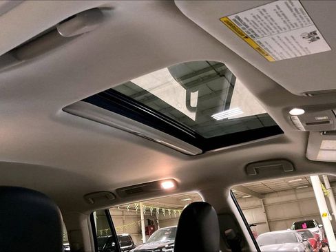 Used 2024 Nissan Armada SL image 21