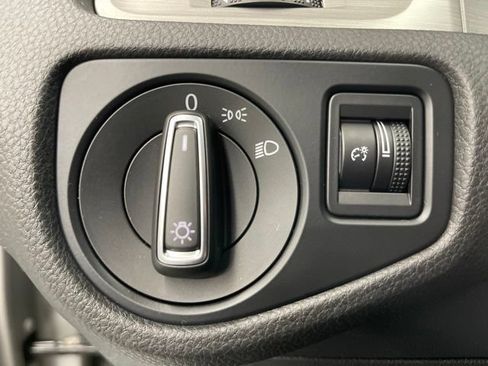 Used 2016 Volkswagen Golf S FWD image 20